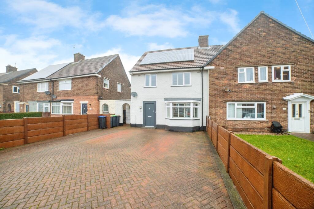 Main image of property: Mansfield Road, Sutton-in-Ashfield, Nottinghamshire, NG17