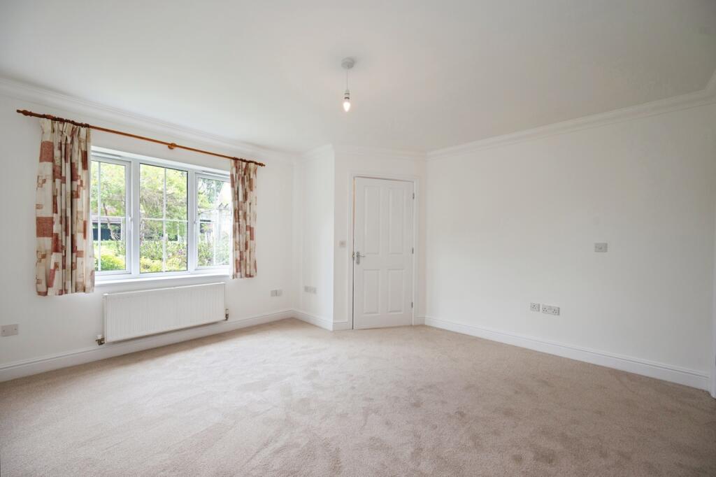 House in Havant, Hampshire - View 2