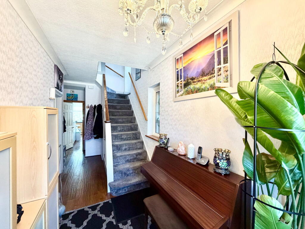 Lovatt Close, Edgware, HA8 photo 2
