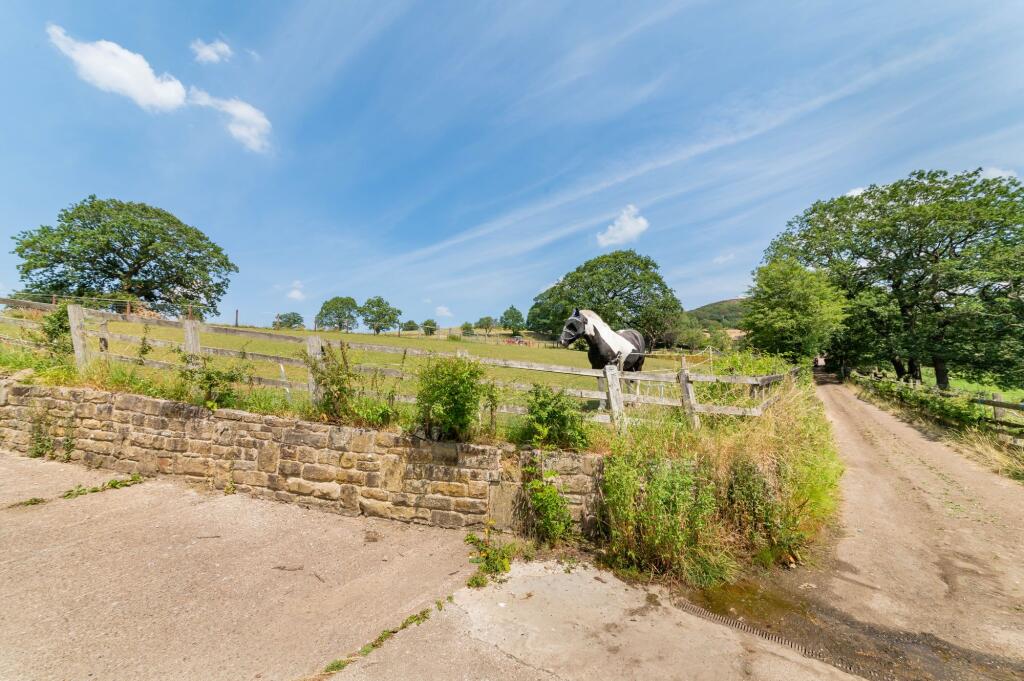 House in Holmfirth, Hole Bottom, Holme Valley - View 5