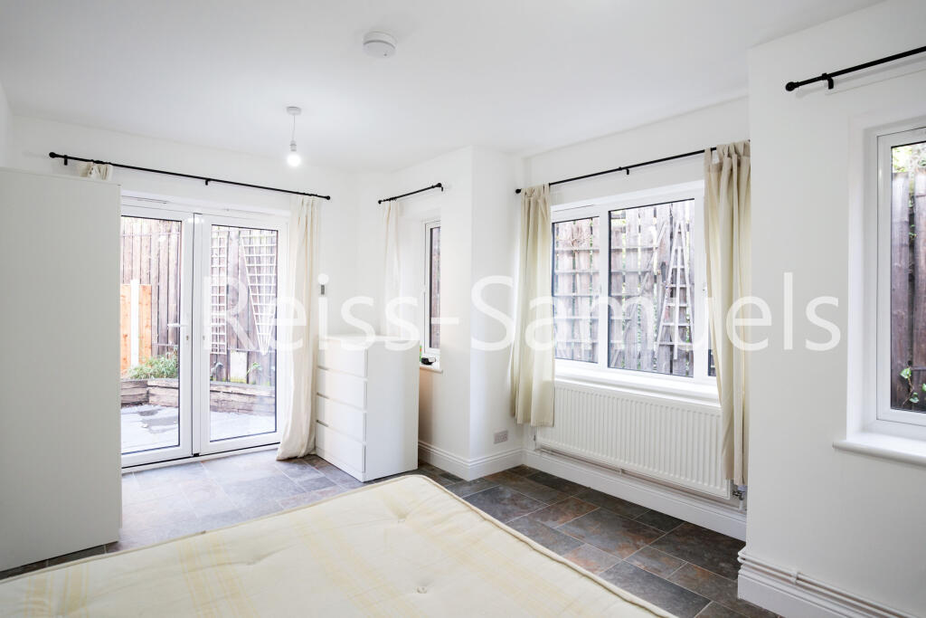 6 bedroom semi-detached house for rent