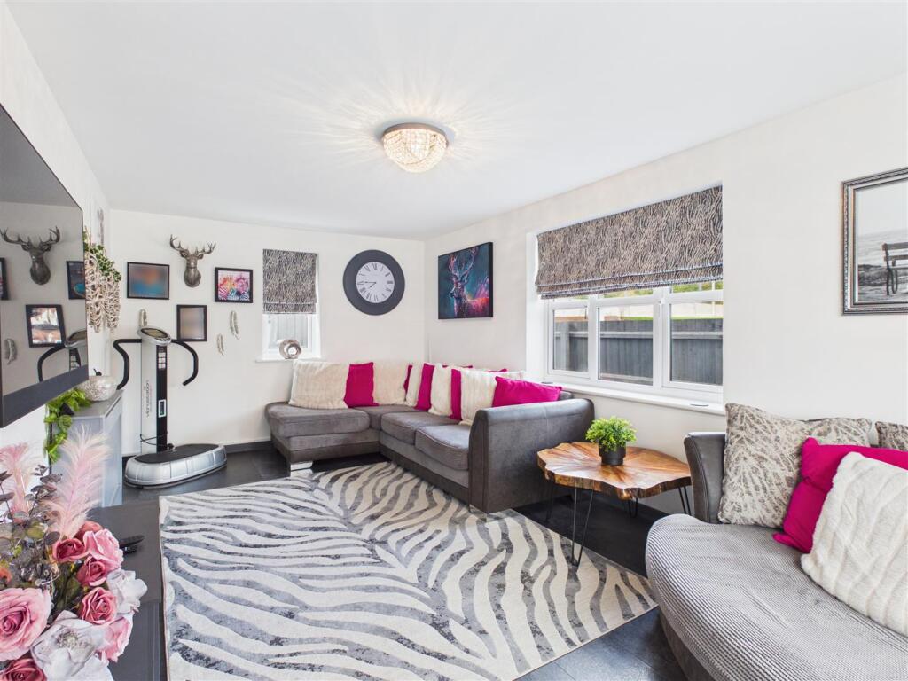 House in Worcester - View 4