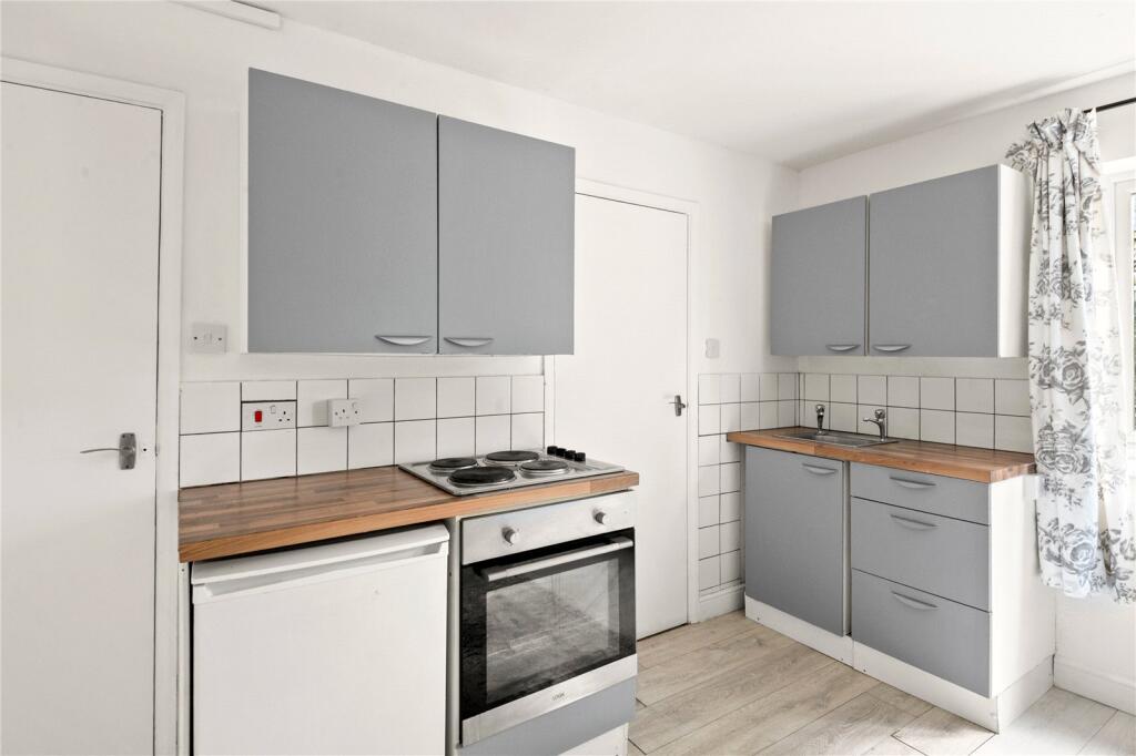 Apartment in London, Yiewsley - View 4