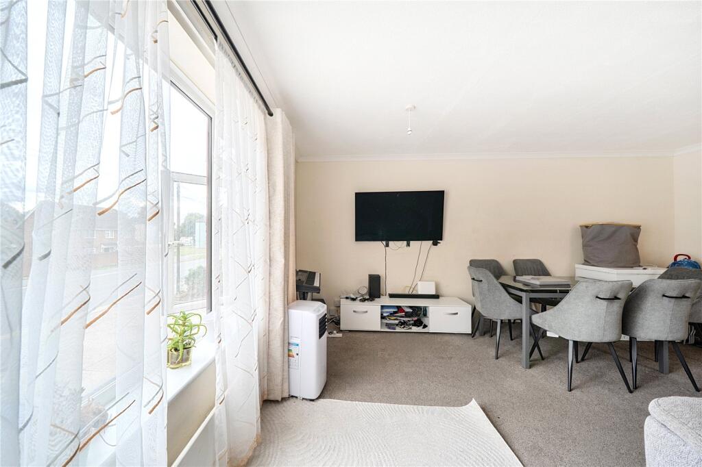 Apartment in Slough - View 5