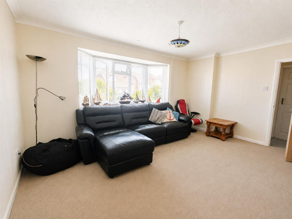 Sunview Avenue, Peacehaven photo 5