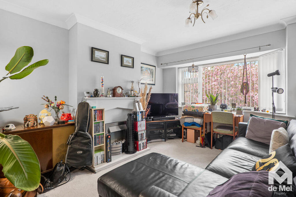 Apartment in Cheltenham, Kingsditch, Hesters Way - View 2