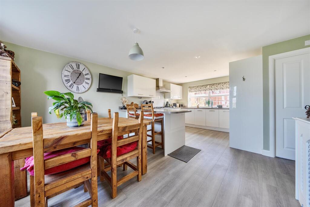 Hazelnut Way, Whitchurch. photo 3