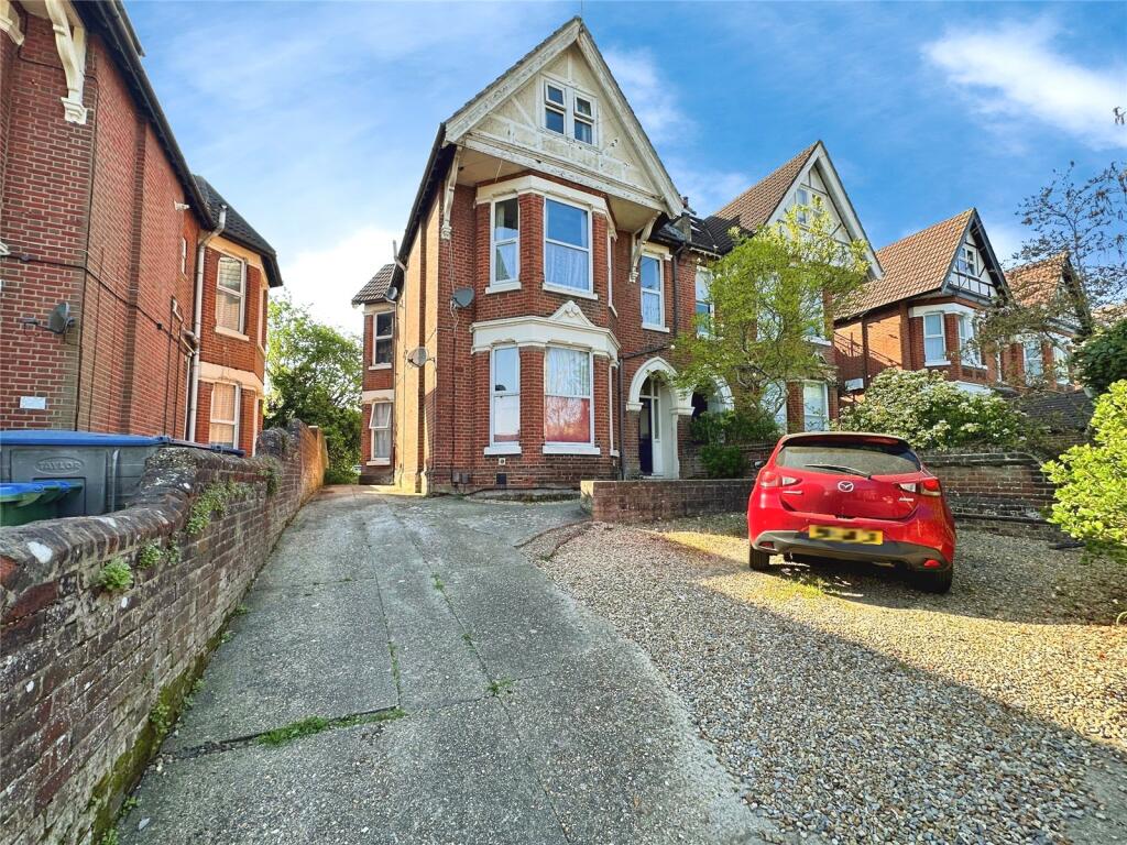 Studio flat on Hill Lane, Southampton, Hampshire, £100,000