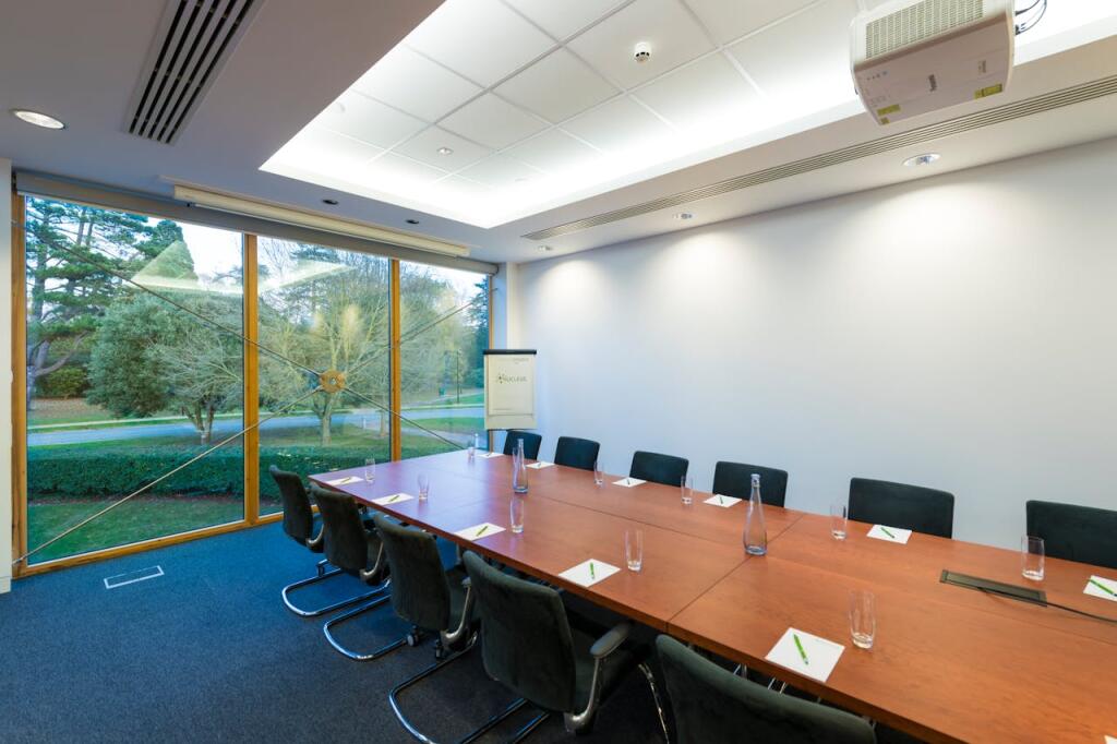 CRP_MansionHouse_Brochure_Images_MeetingRoom.jpg