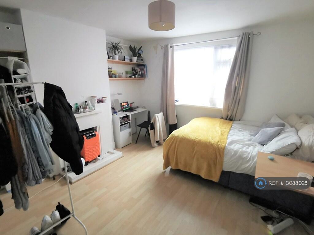 5 bedroom terraced house for rent