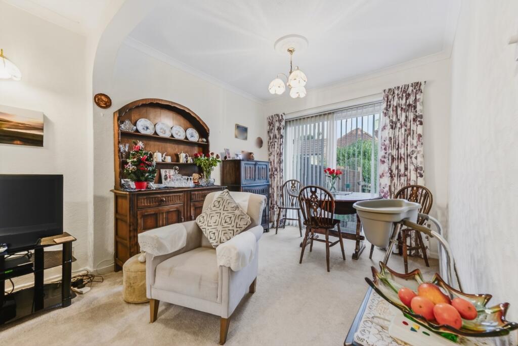 House in Cardiff, Pantmawr, Rhiwbina - More