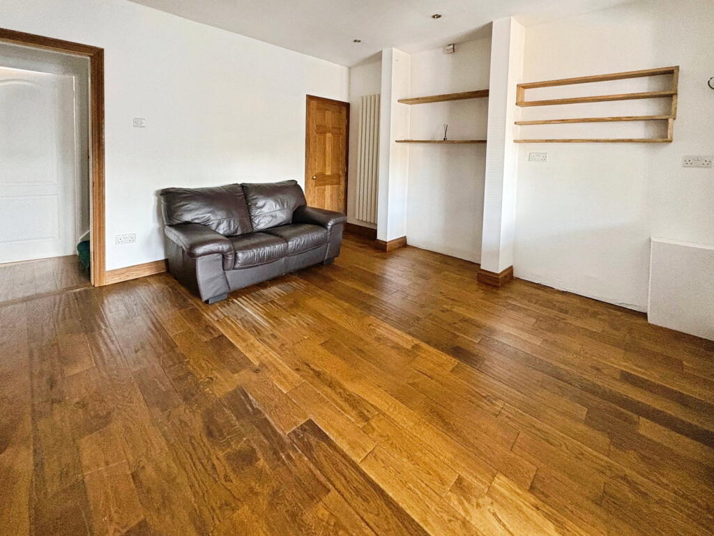 House in Mansfield, Ladybrook - More