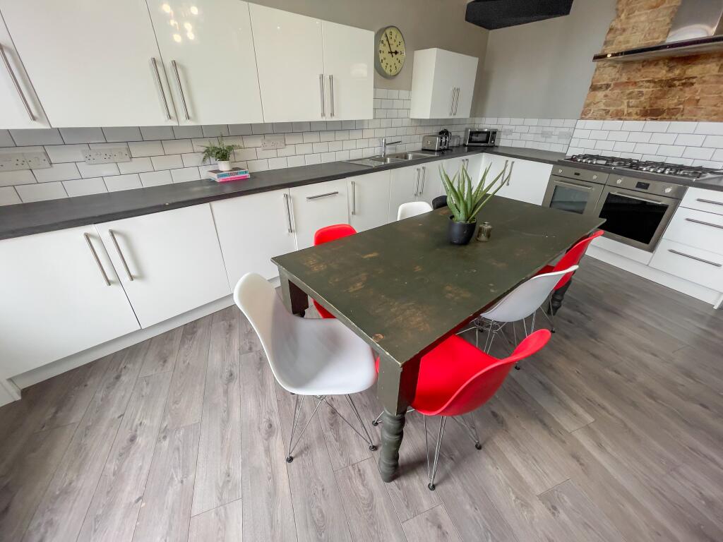 1 bedroom house share for rent