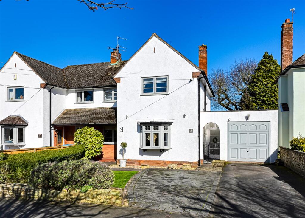 3-bed semi-detached on 6 Queens Gardens, Codsall, Wolverhampton, WV8 2EP, £415,000