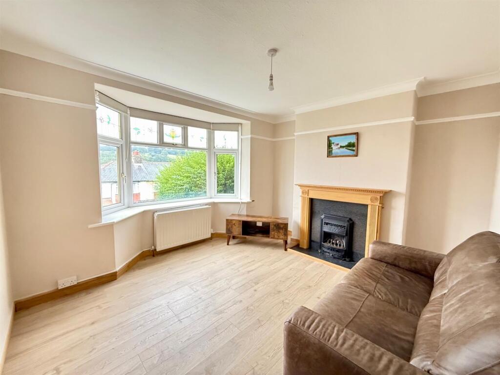 Orchard Avenue, Whaley Bridge, High Peak photo 3