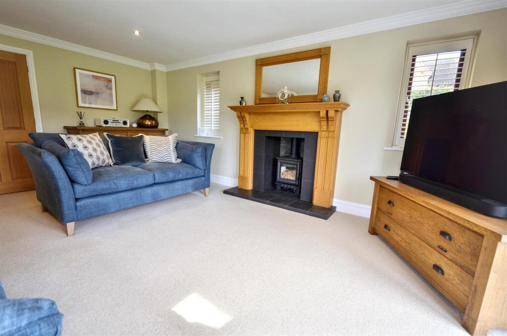 House in Stoke-on-Trent - More