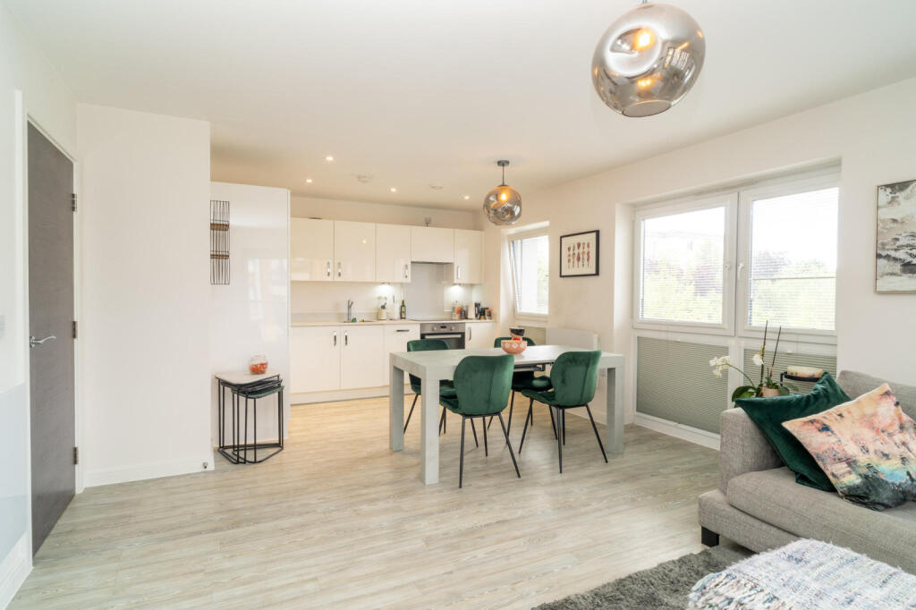 Apartment in Hertsmere, Elstree and Borehamwood - View 3