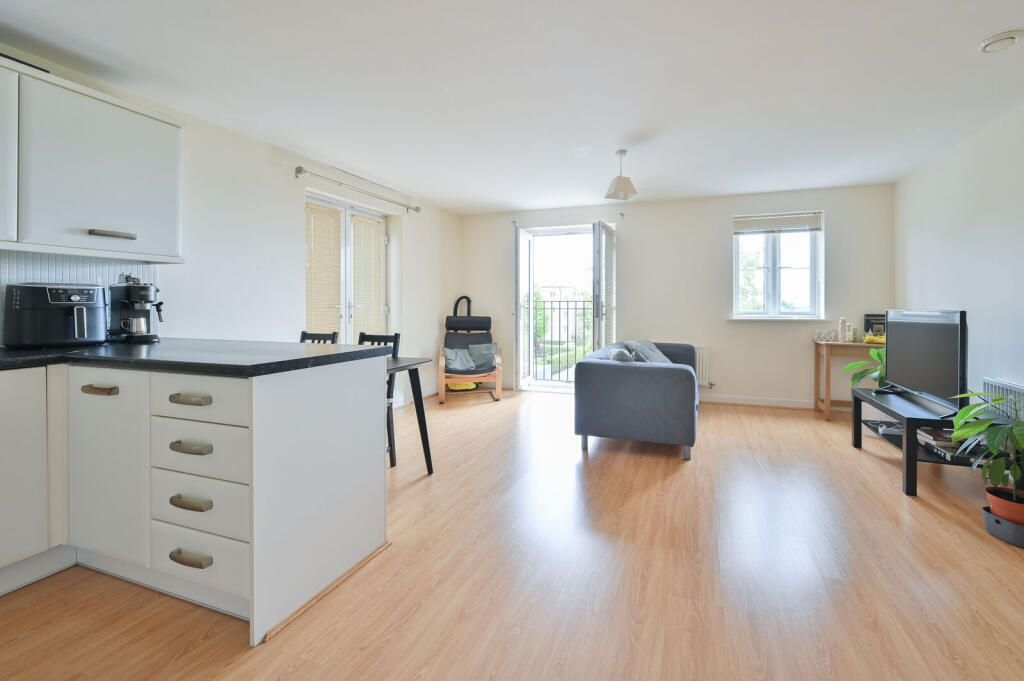 Apartment in Watford, Hertfordshire - View 3