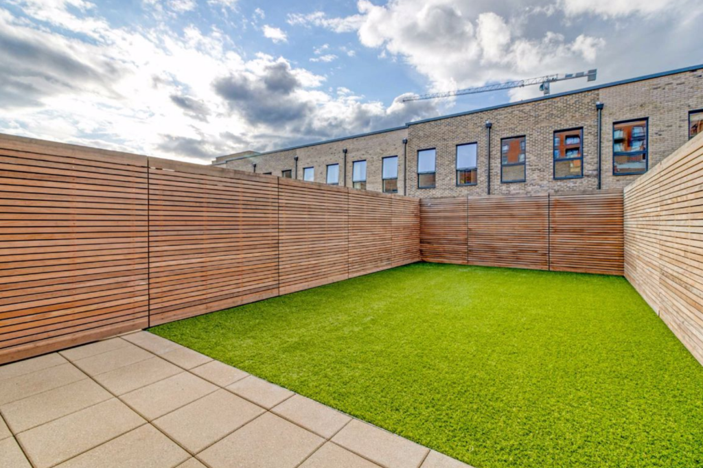 Thonrey Close, London photo 4