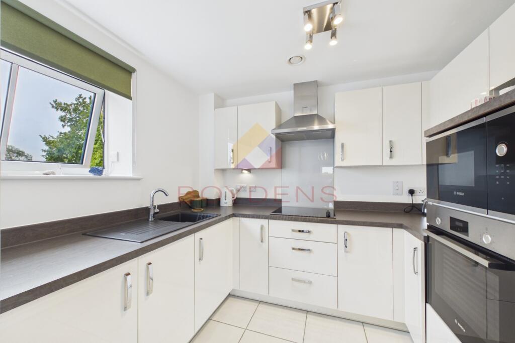 Apartment in Colchester, Shrub End - View 4