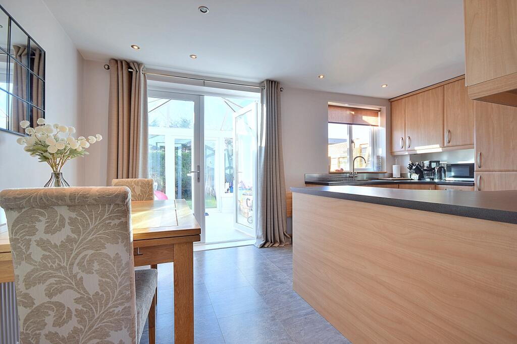 House in Huddersfield - View 3