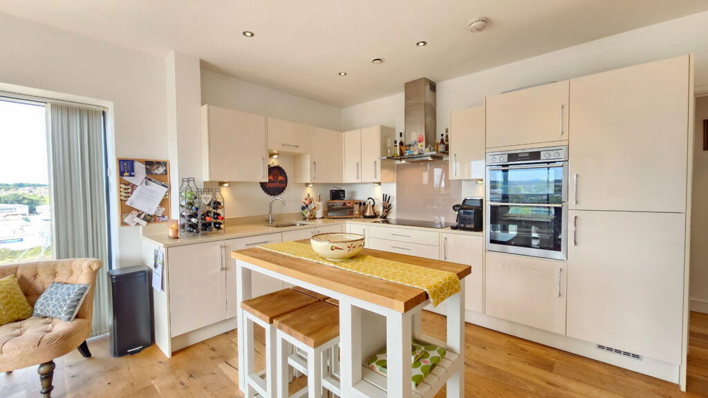 Apartment in Greenham - View 4