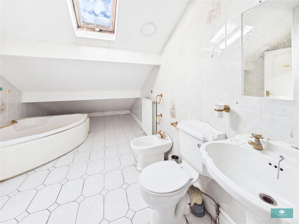 Apartment in Oldham, Greater Manchester - View 4