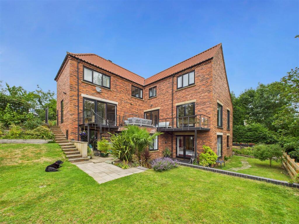 Main image of property: Redcliff Road, Hessle