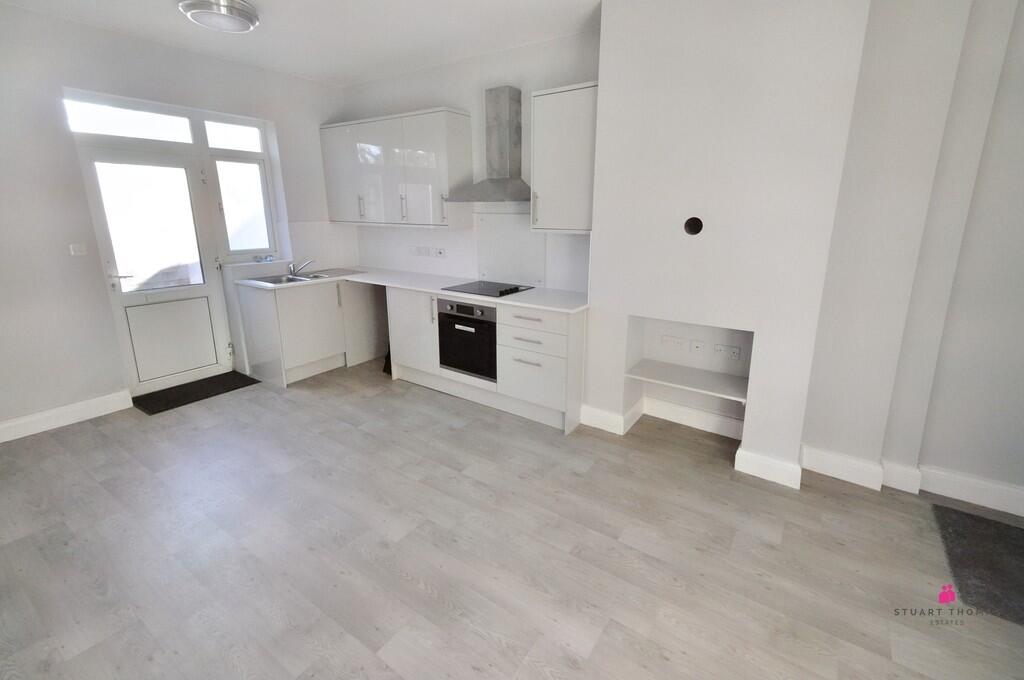Apartment in Southend-on-Sea - View 3