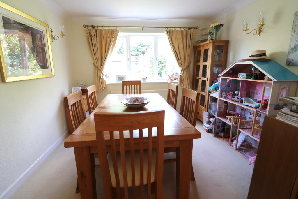 House in Luton - View 5