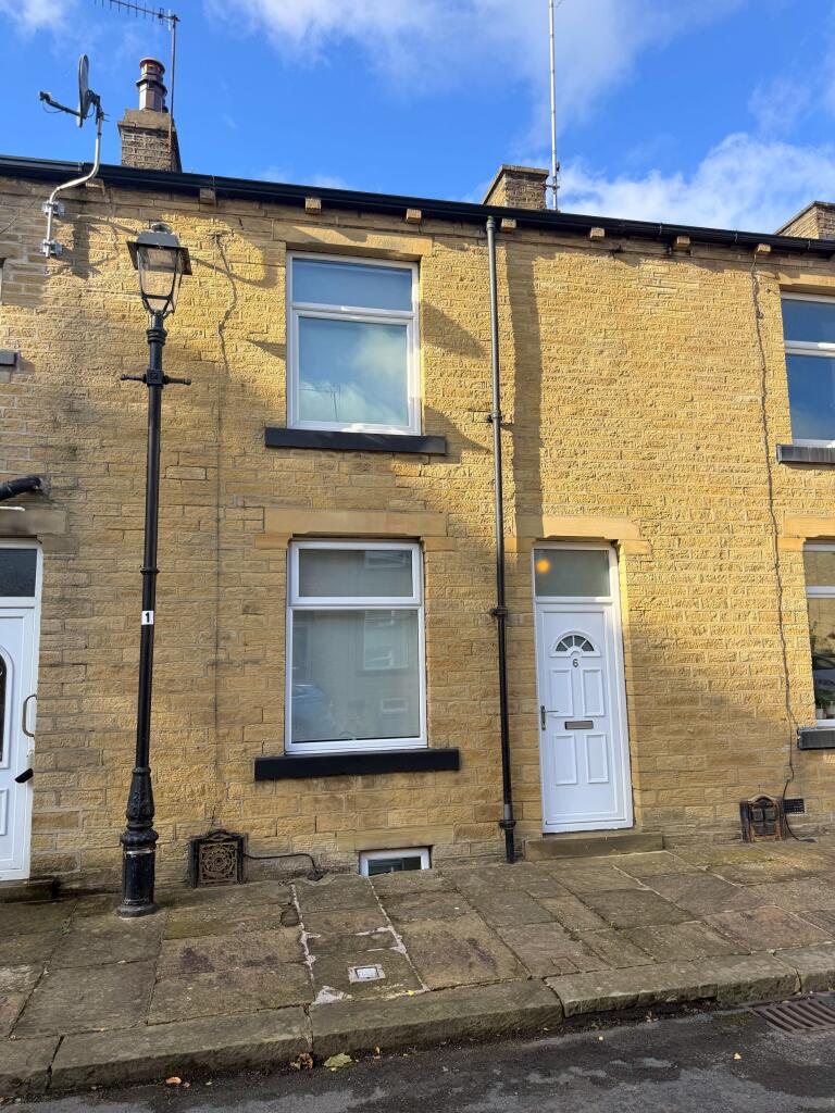 House in Halifax - View 5