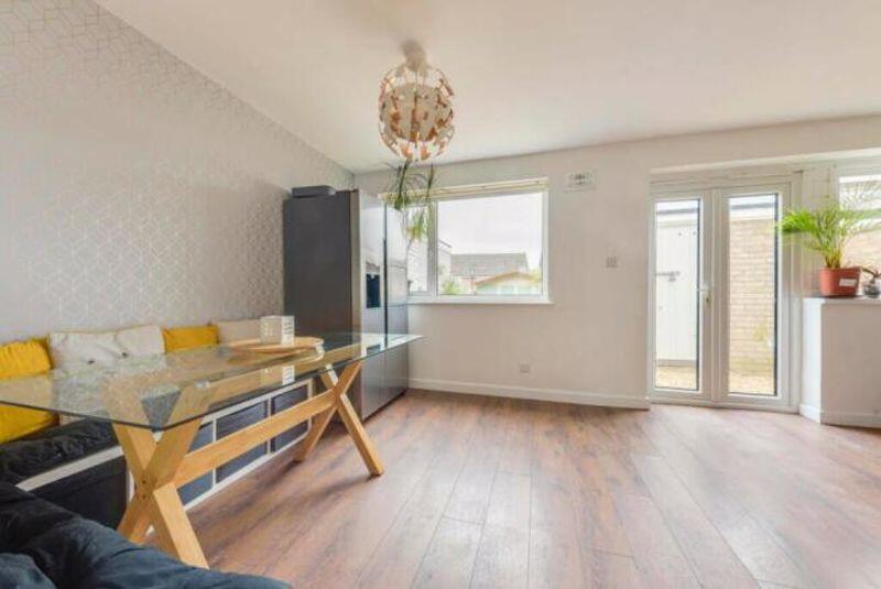 Stunning Modern Home in Village Location photo 4