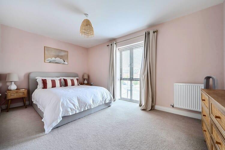 Apartment in Northampton - More