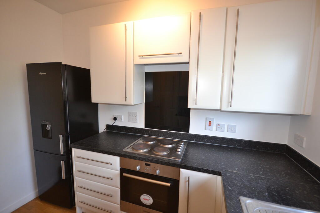 Apartment in Romford - More