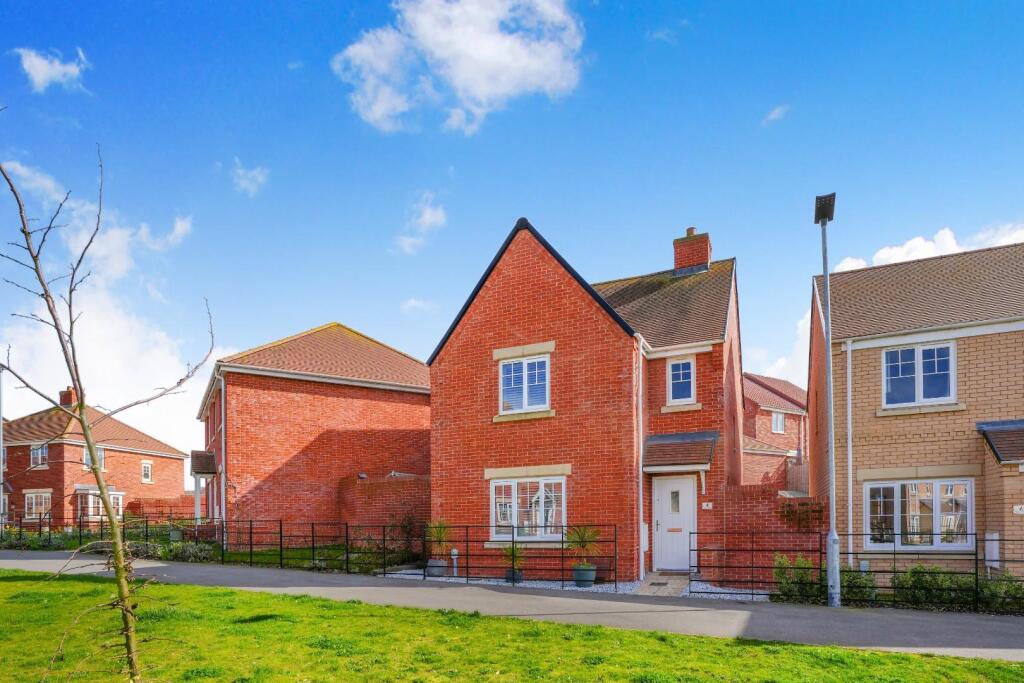 3-bed detached on Tanner Walk, Hadleigh, £340,000