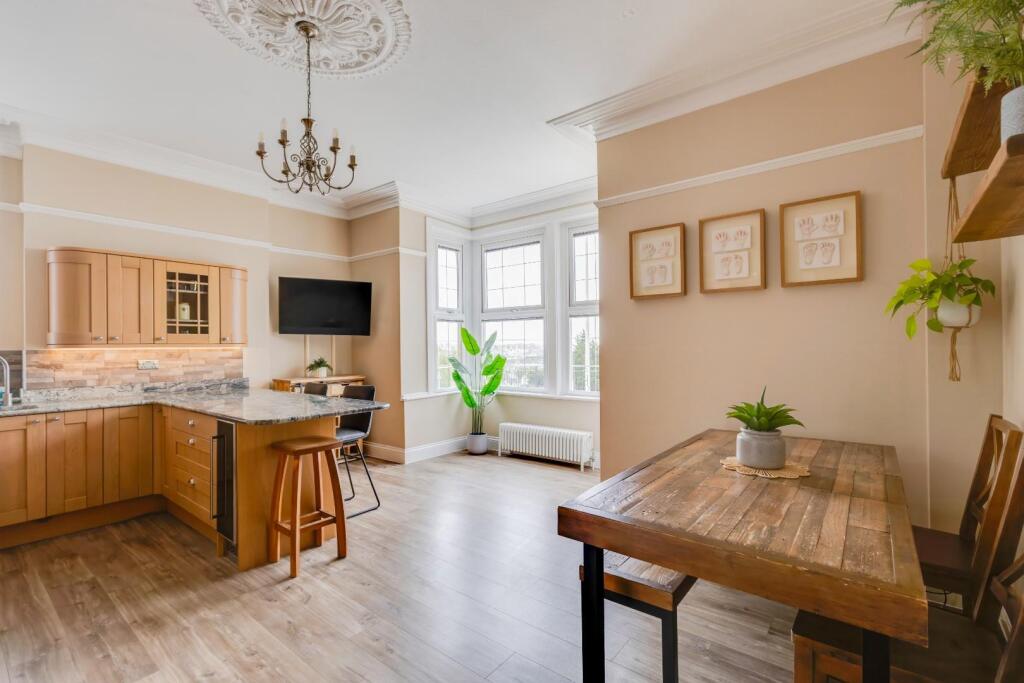 Parkstone House, 23 Park Avenue, Barry, CF62 7RL photo 4