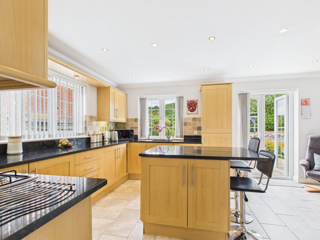 74 London Road photo 2