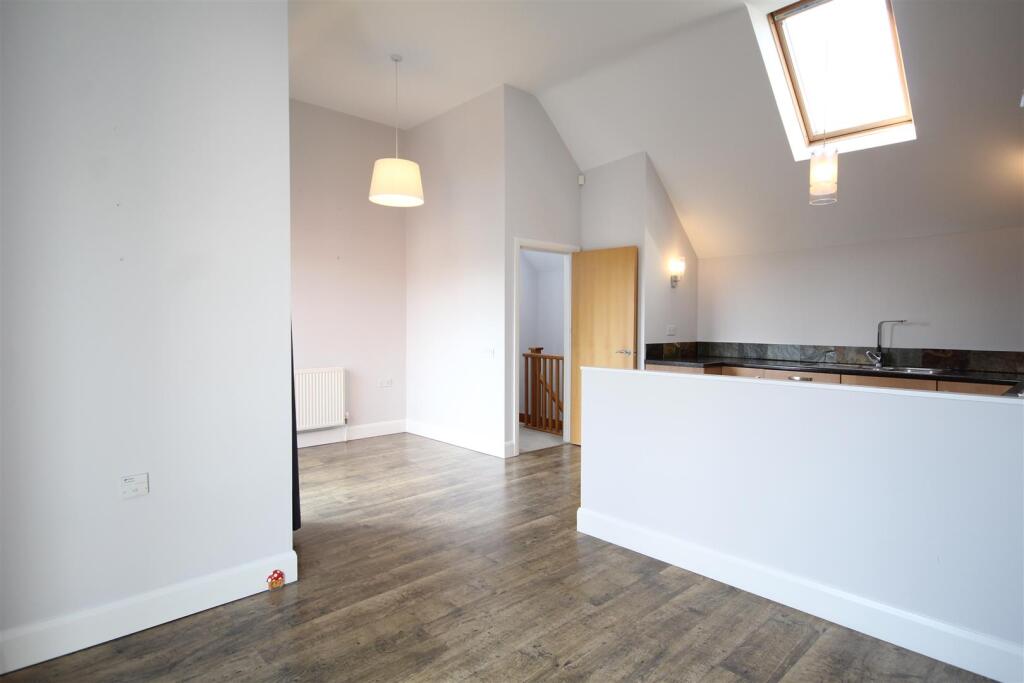 House in Hull - View 5