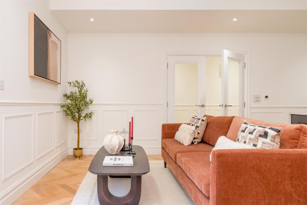 Nevern Square, Earl's Court photo 3