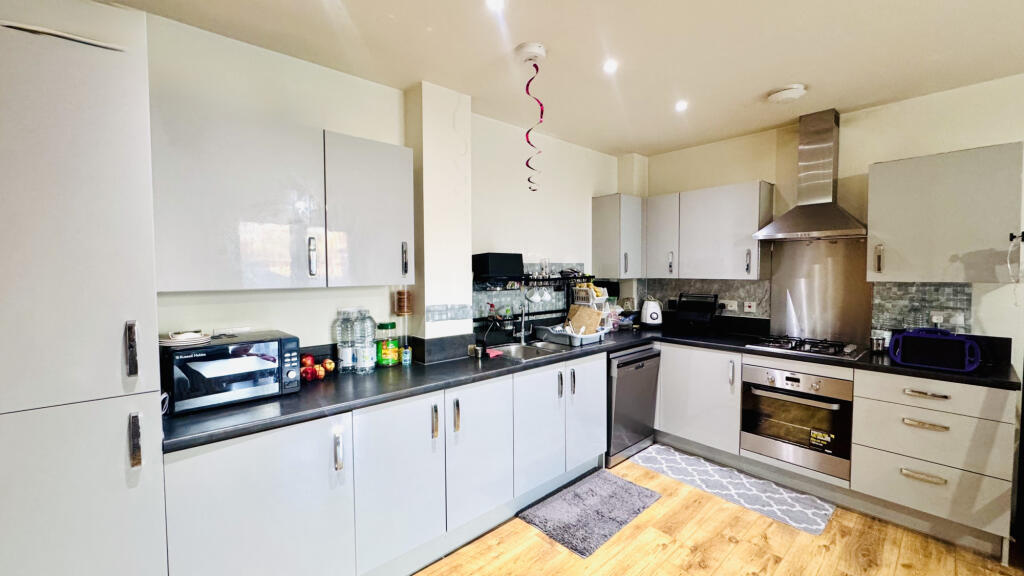Daubenton House, Havelock Road, Southall, Greater London, UB2 photo 3