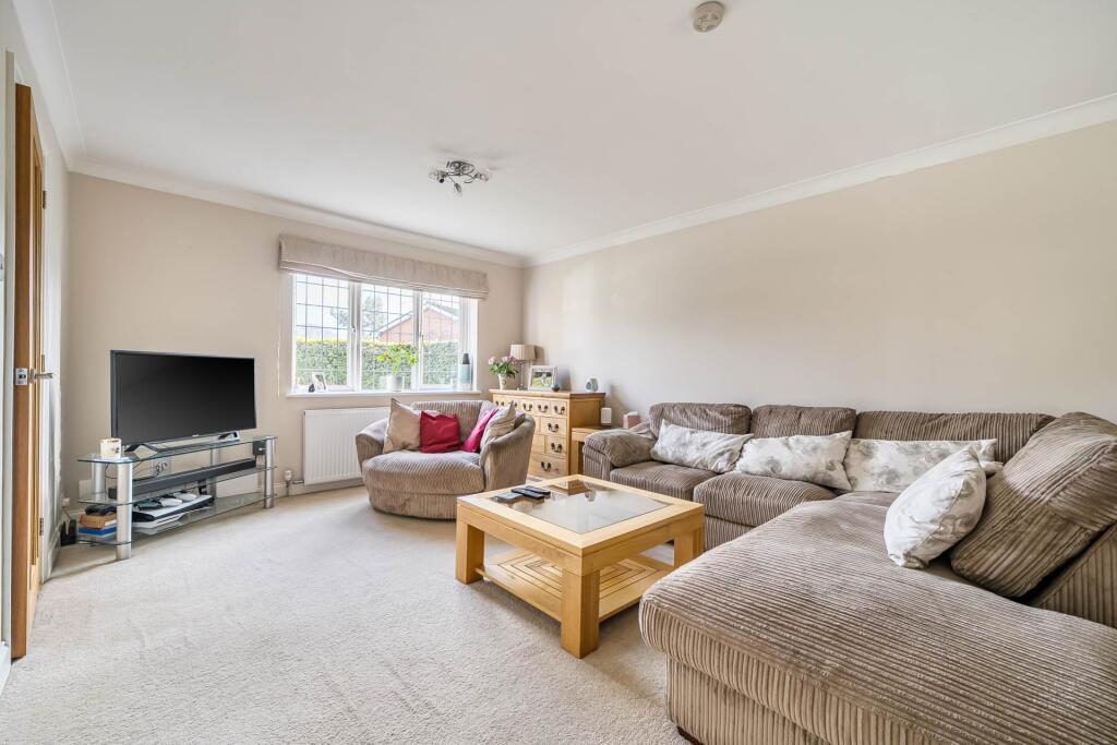 Cedarwood Crescent, Caversham photo 3