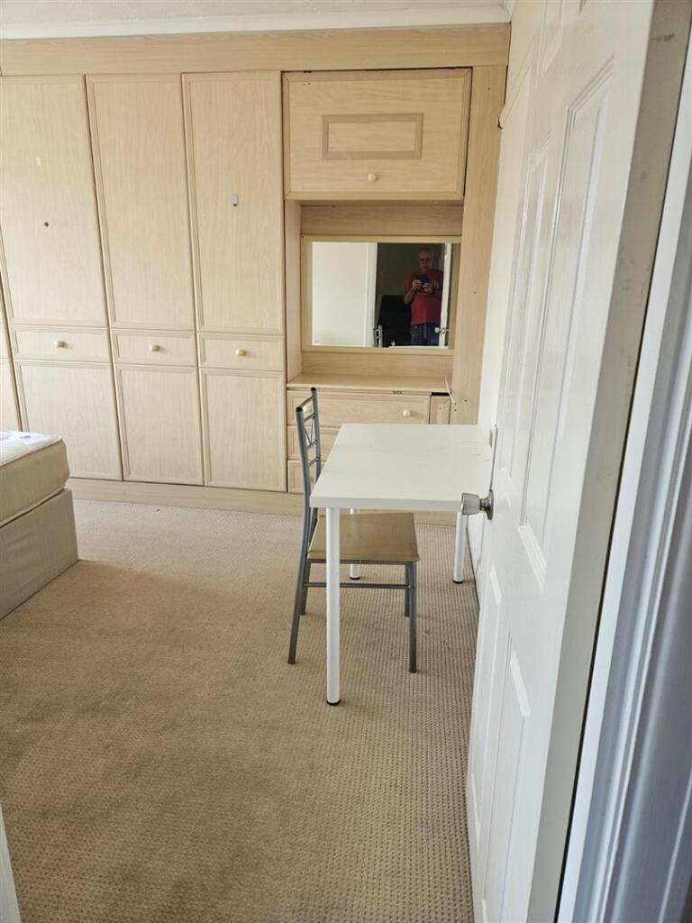 5 bedroom end of terrace house for rent