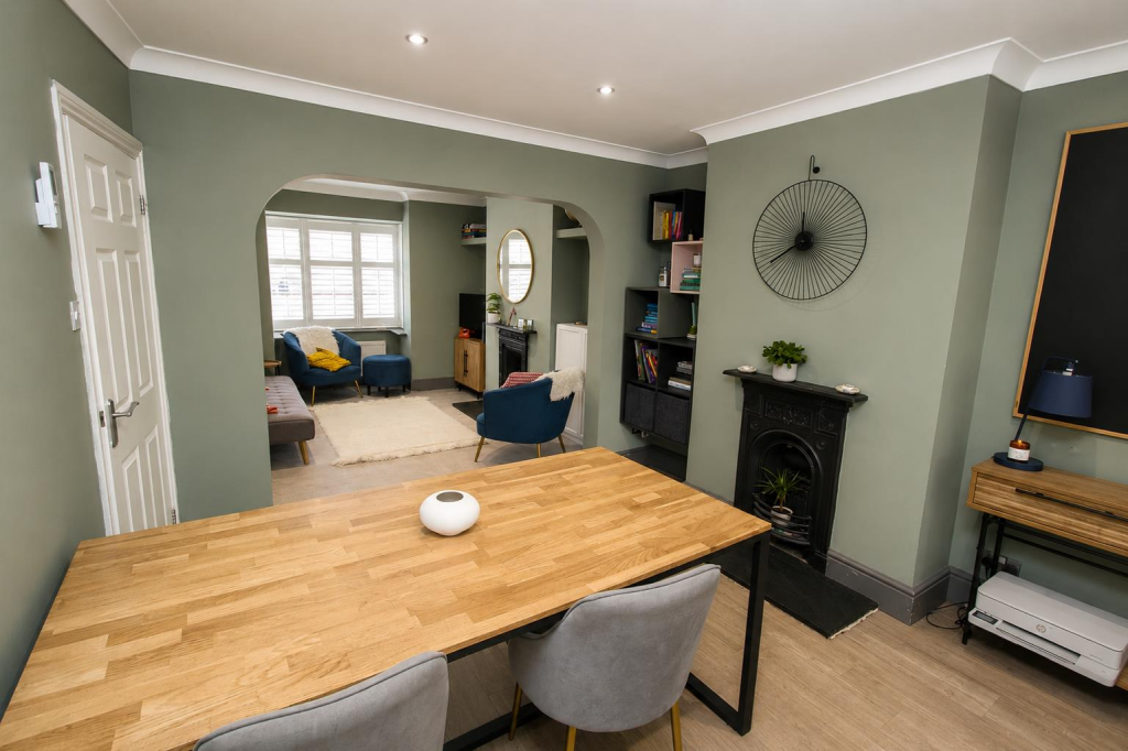 House in Reading, The Triangle, Tilehurst - View 3