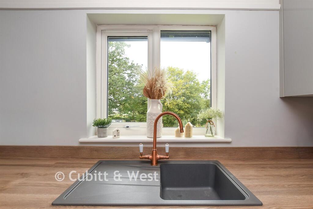 Apartment in Waverley, Cranleigh - View 5