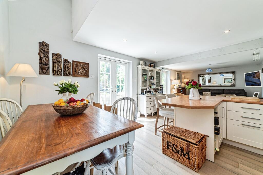 House in Bracknell, Warfield - More