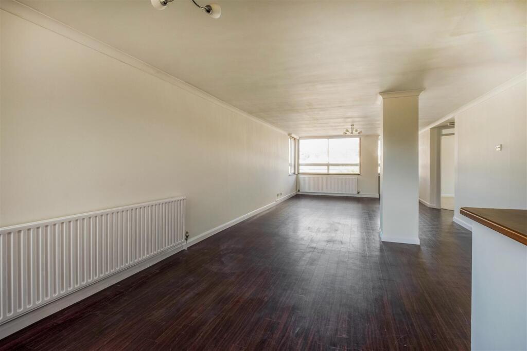 Apartment in Hove, Brighton and Hove - View 4