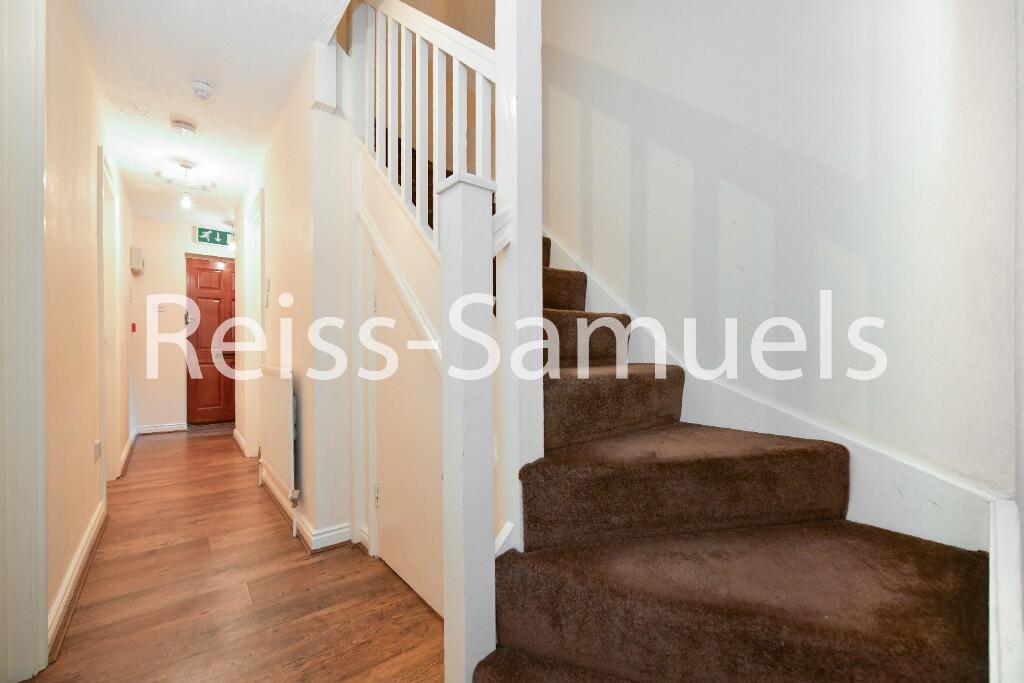 5 bedroom semi-detached house for rent
