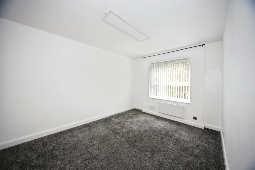Apartment in Luton - View 5