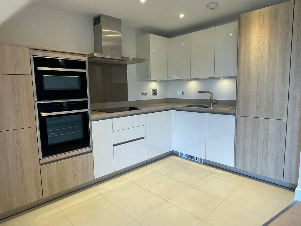 13 Vines Court, Abbey Road, Malvern, Worcestershire, WR14 photo 4