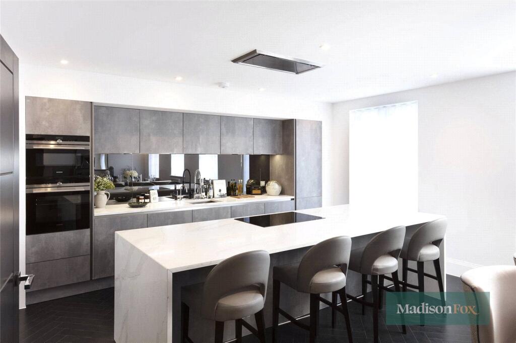 126 Manor Road, Chigwell, Essex, IG7 photo 4